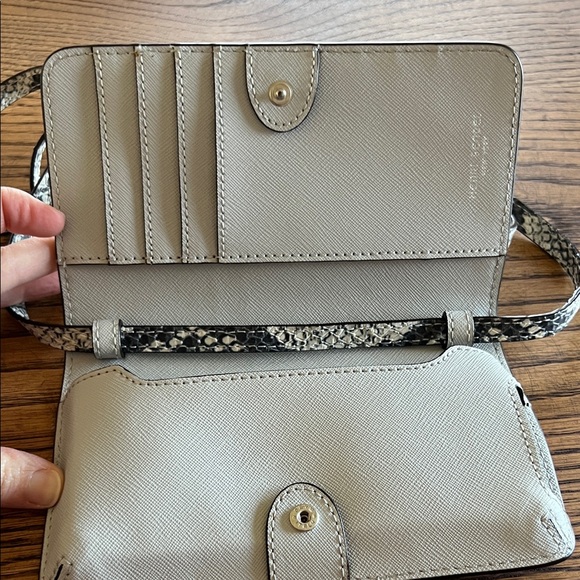 Henri Bendel Light Grey Crossbody Bag with Patterned Strap - Picture 3 of 6